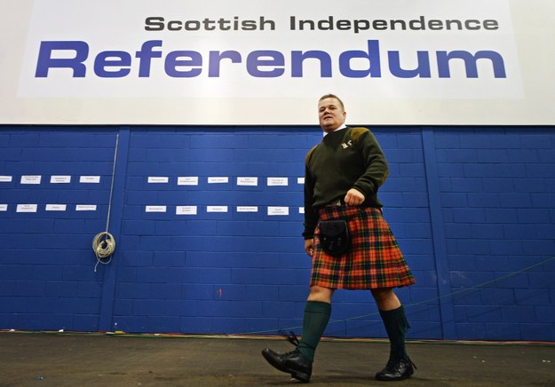 Szkocki parlament zagłosował za wystosowaniem formalnej prośby do rządu brytyjskiego o przeprowadzenie referendum niepodległościowego /ANDY RAIN /PAP/EPA