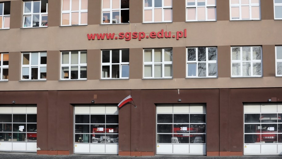 Szkoła Główna Służby Pożarniczej / 	Tomasz Gzell    /PAP