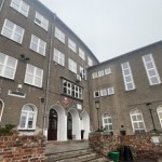 Szkoła, która dała schronienie podczas powodzi, potrzebuje ratunku