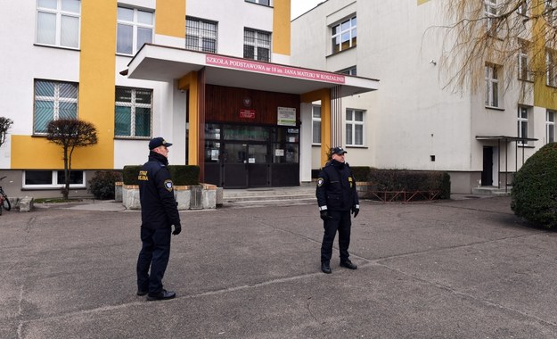 Szkoła Podstawowa nr 18 przy ul. Staszica, w której uczyło się pięć nastolatek tragicznie zmarłych w pożarze / 	Marcin Bielecki    /PAP