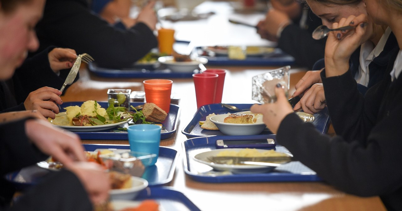 Szkoła zapewnia, że nowy system jest bezpieczny i skróci czas oczekiwania na posiłki /Ben Birchall - PA Images / Contributor /Getty Images