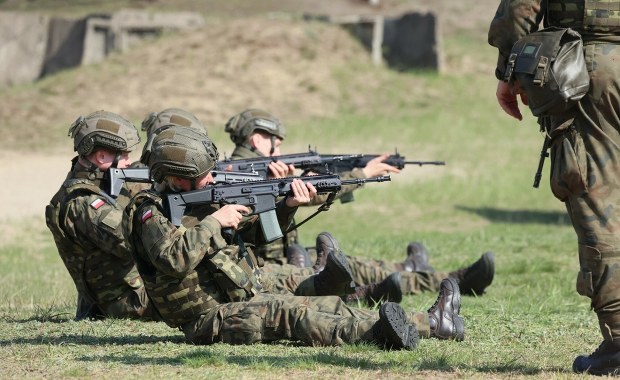 Szkolenia wojskowe dla chętnych. Co warto wiedzieć?