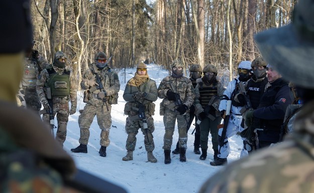 Szkolenie dla ukraińskich cywilów pod Kijowem /SERGEY DOLZHENKO /PAP/EPA