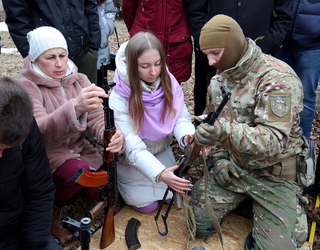 Szkolenie kobiet przez obronę terytorialną /Vyacheslav Madiyevskyy / Avalon /PAP/EPA
