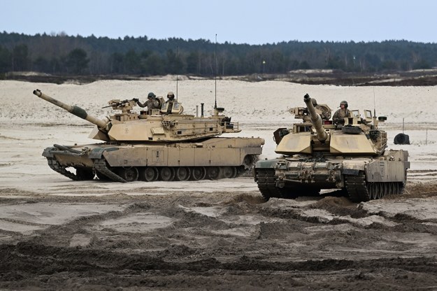 Szkolenie polskich i amerykańskich żołnierzy z użyciem m.in. czołgów Abrams na poligonie w Nowej Dębie /Darek Delmanowicz /PAP