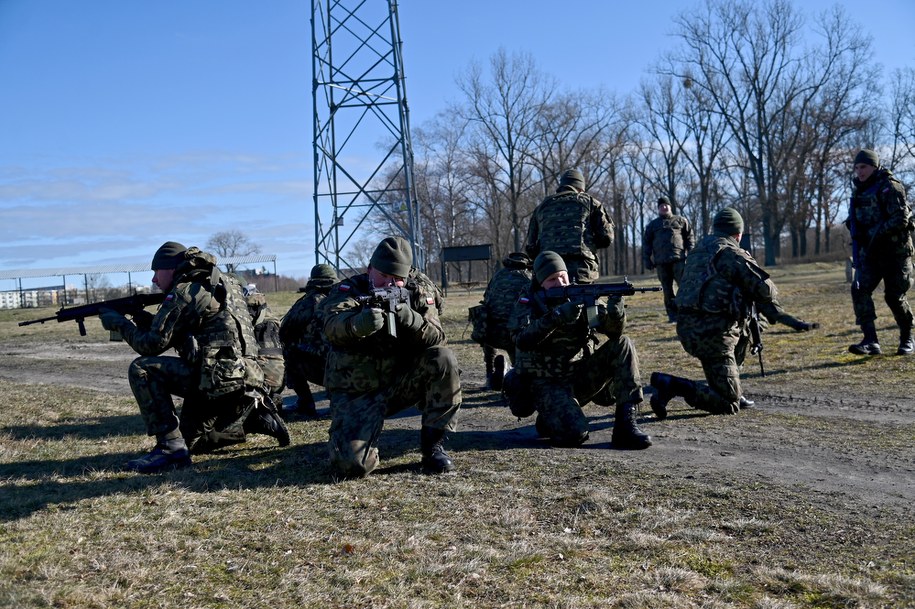 Szkolenie rotacyjne żołnierzy 141. batalionu lekkiej piechoty 14. Zachodniopomorskiej Brygady Obrony Terytorialnej w Stargardzie / 	Marcin Bielecki    /PAP
