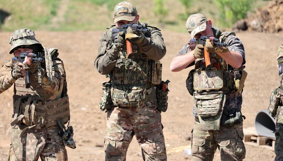 Szkolenie ukraińskich żołnierzy w obwodzie charkowskim /Vyacheslav Madiyevskyy /PAP/UKRINFORM