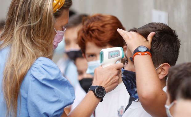 Szkoły ogniskami koronawirusa w Holandii