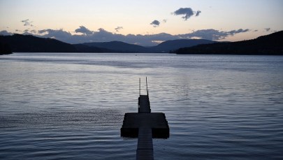 Szkwał na Jeziorze Rożnowskim wywrócił dziewięć żaglówek