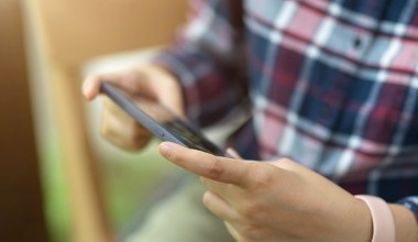 Szlaban na telefon w podstawówkach. Co czeka uczniów i rodziców?