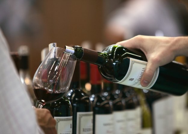 Szlachetne wina mogą być miernikiem koniunktury gospodarczej a nawet dawać sygnały ostrzegawcze /AFP