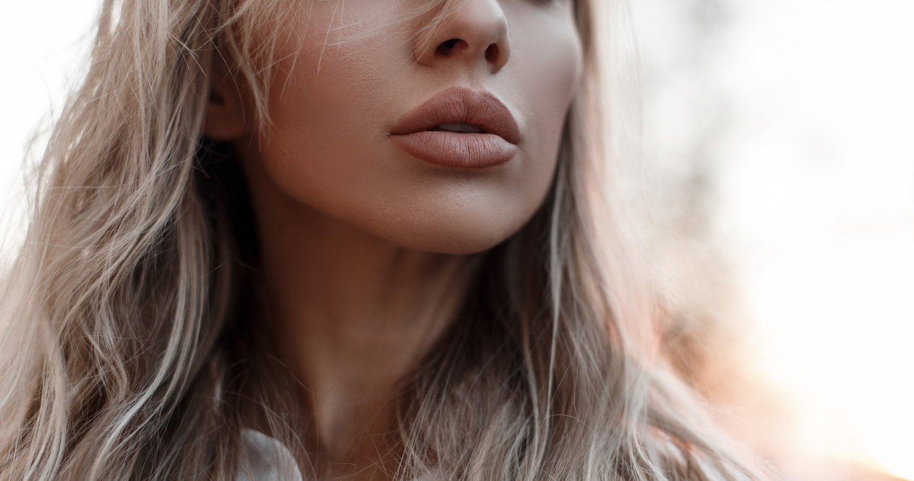 Szminka nude na co dzień latem /123RF/PICSEL