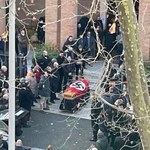 Szok po pogrzebie: Flaga ze swastyką na trumnie, hajlujący żałobnicy   