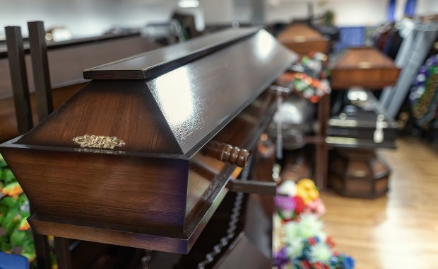 Szok w domu pogrzebowym. Kobieta uznana za zmarłą zaczęła oddychać 