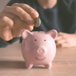 oszczędności Szokujące dane. Połowie Polaków ledwo wystarcza do pierwszego