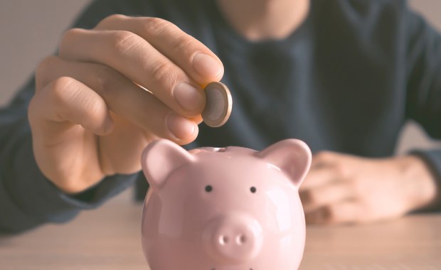 Szokujące dane. Połowie Polaków ledwo wystarcza do pierwszego