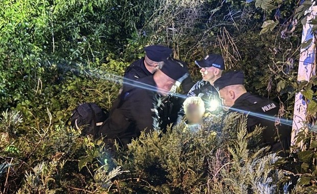 Szokujące kulisy odnalezienia 72-latki. W gęstych zaroślach, częściowo w wodzie