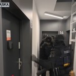 Szokujące metody przestępców. Policja rozbiła gang i uwolniła kobiety