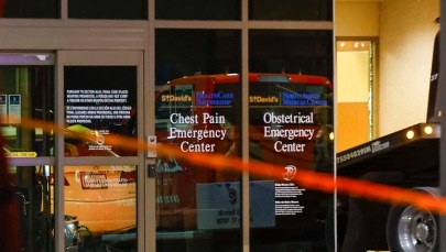 Szokujące nagranie: Rozpędzone auto wjechało na oddział ratunkowy