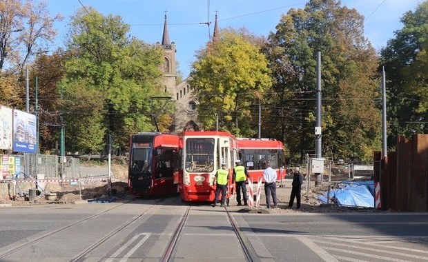 Szokujące nagranie z Chorzowa. Nastolatkowie potrąceni przez tramwaj [FILM]