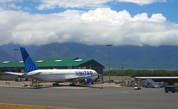 Szokujące odkrycie na lotnisku. Zwłoki w komorze podwozia samolotu