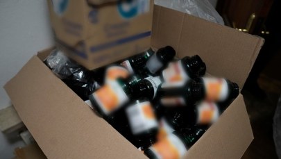 Szokujące odkrycie w mieszkaniu w Krakowie. Fałszywe suplementy zalewały Polskę