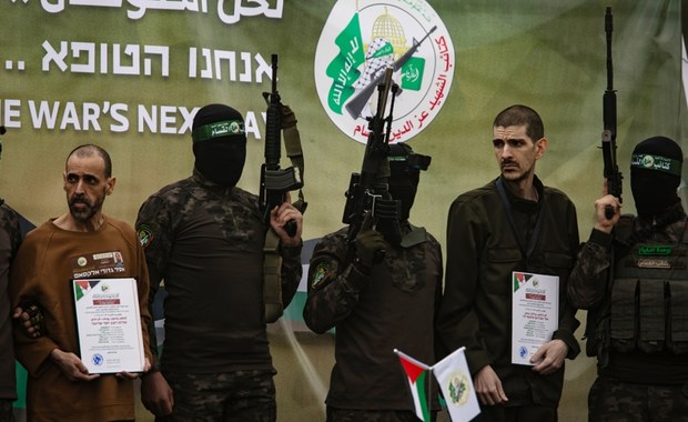 Szokujące okoliczności uwolnienia zakładników. Hamas wydał im "certyfikaty"