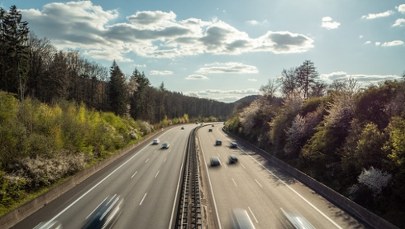 Szokujące sceny na autostradzie. Pędzili 140 km/h i uprawiali seks
