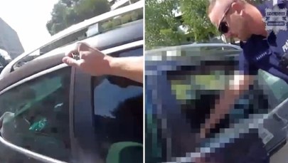 Szokujące sceny na parkingu! Mężczyzna uwięziony w rozgrzanym aucie