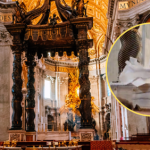 Szokujące sceny w bazylice świętego Piotra. Mężczyzna wskoczył na ołtarz [NAGRANIE]