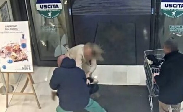 Szokujące sceny w Bergamo: Mężczyzna próbował wyrwać matce dziecko