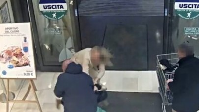 Szokujące sceny w Bergamo: Mężczyzna próbował wyrwać matce dziecko