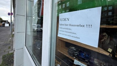 Szokujący napis na witrynie sklepu. To hasło rodem z III Rzeszy