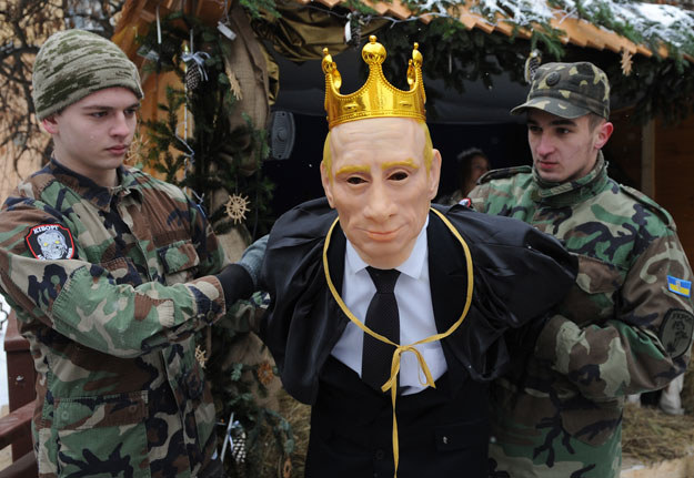 Szopka z Władimirem Putinem we Lwowie fot. Yuriy Dyachyshyn /AFP