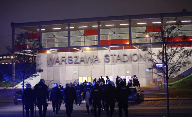 Szpaler policjantów bił każdego. Śledztwo umorzone 