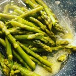 zielone szparagi Szparagi w sosie maślanym. W 5 minut masz pyszny, zdrowy obiad
