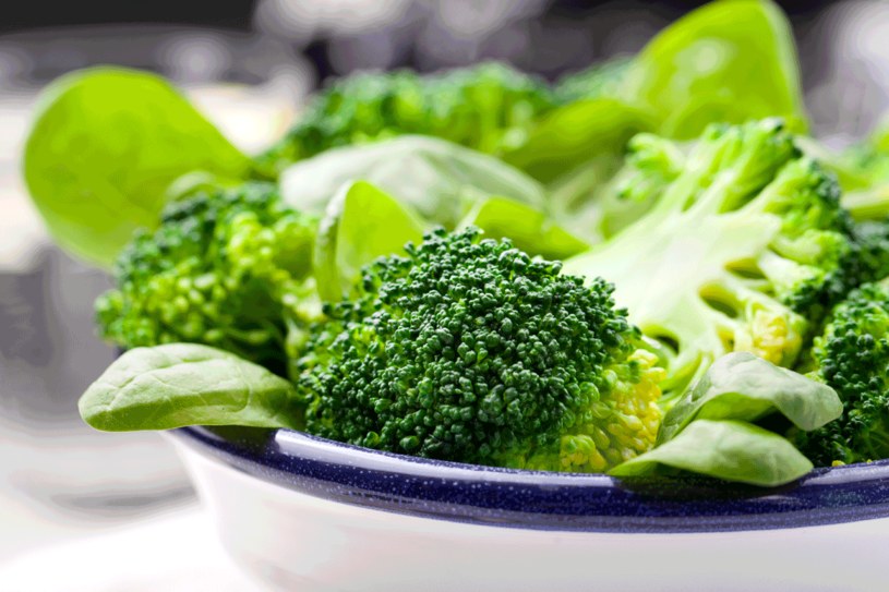 Szpinak i brokuły - wprowadź je do swojej diety /123RF/PICSEL
