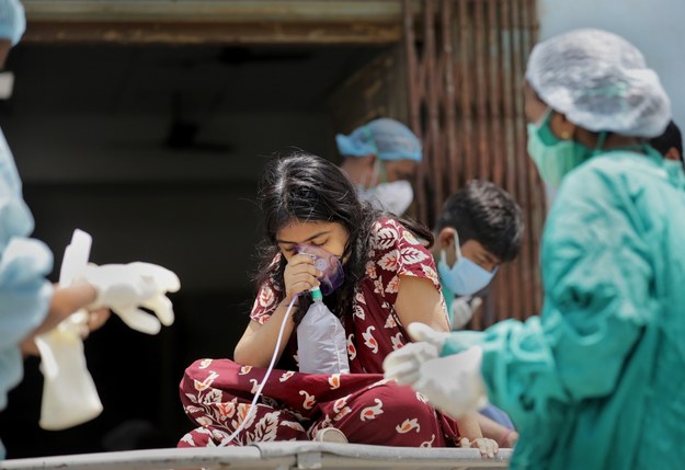 Szpital dla chorych na Covid-19 w Kalkucie we wschodnich Indiach /PIYAL ADHIKARY    /PAP/EPA