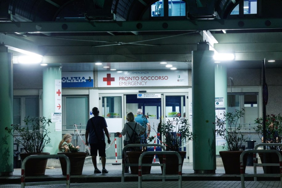 Szpital, do którego trafił reżyser /GIUSEPPE LAMI /PAP/EPA