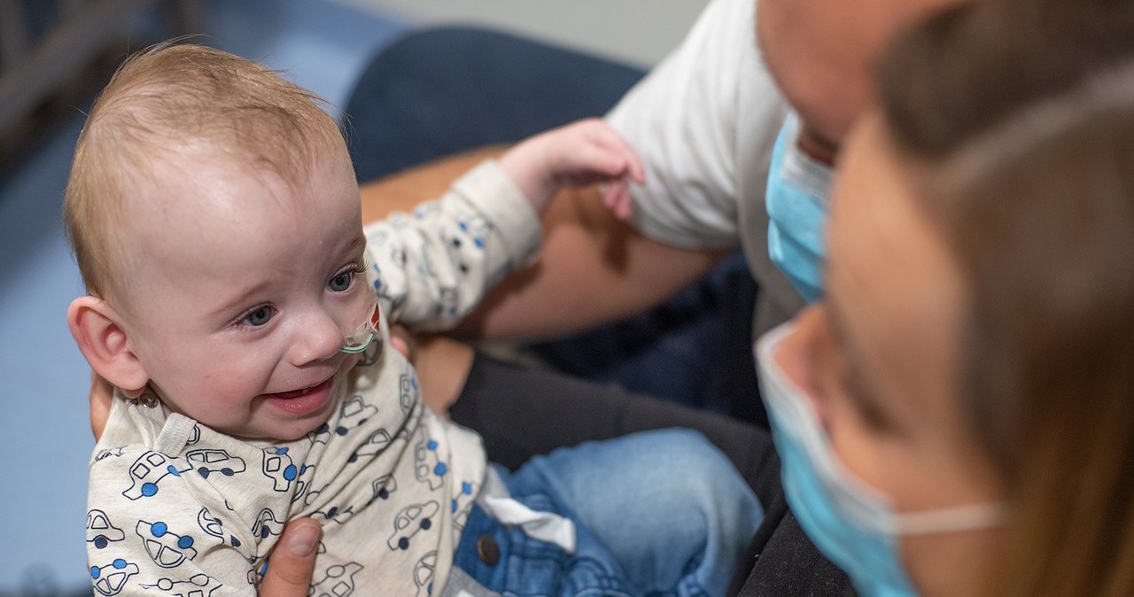 Szpital nie będzie już jego domem. 8-miesięczny Marcinek ma rodziców zastępczych