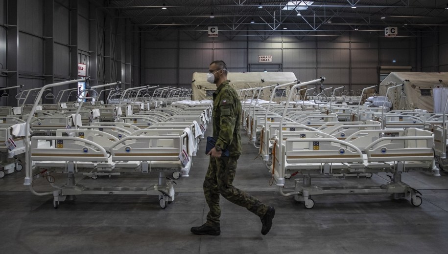 Szpital polowy w Pradze /Martin Divisek /PAP/EPA