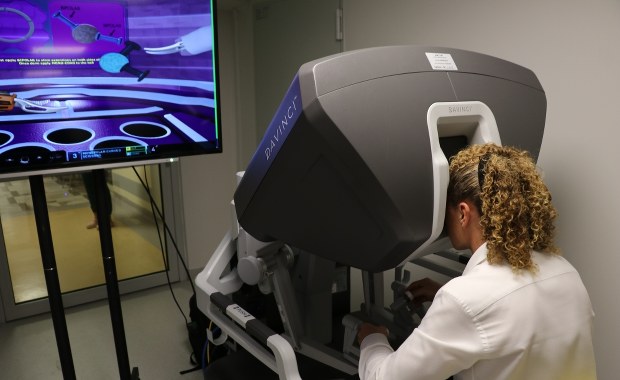 Szpital Rydygiera zaczyna operować przy pomocy robota da Vinci