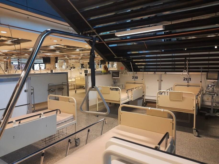 Szpital tymczasowy na Stadionie Narodowym jeszcze przed przyjęciem pierwszego pacjenta /Grzegorz Kwolek /Archiwum RMF FM