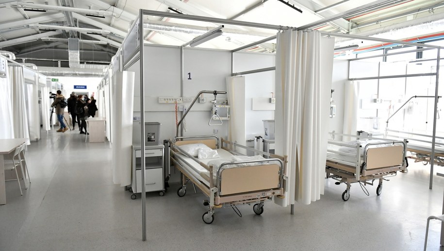 Szpital tymczasowy we Wrocławiu / 	Maciej Kulczyński    /PAP