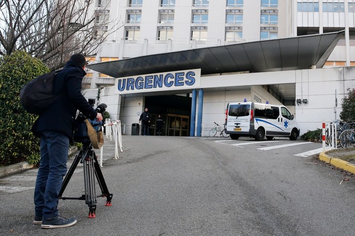 Szpital w Grenoble, gdzie przebywa Michael Schumacher /YOAN VALAT /PAP/EPA