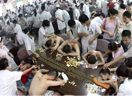 Szpital, w którym leczy się pacjentów wg zasad tradycyjnej medycyny chińskiej. Fujian, lipiec 2007 /AFP