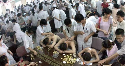 Szpital, w którym leczy się pacjentów wg zasad tradycyjnej medycyny chińskiej. Fujian, lipiec 2007 /AFP
