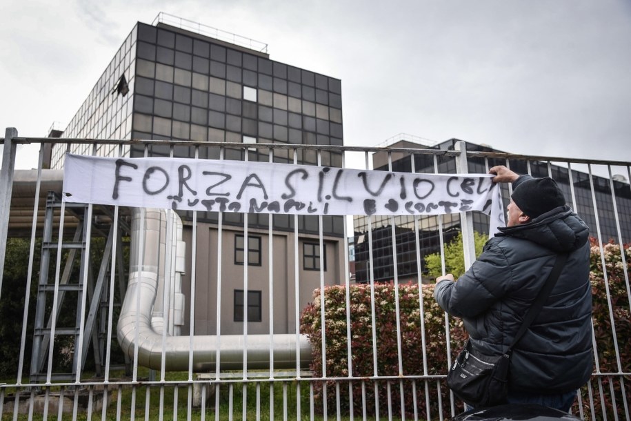 Szpital w Mediolanie, w którym przebywa Berlusconi /MATTEO CORNER /PAP/EPA