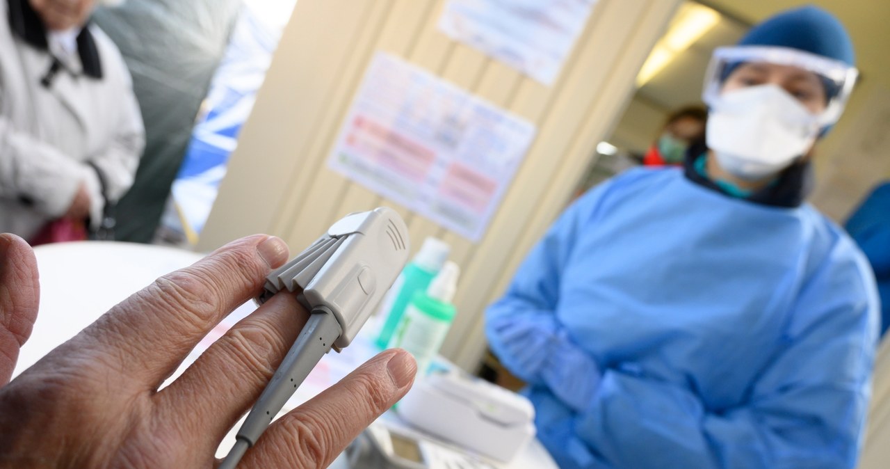 Szpital w Stuttgarcie, trwają testy na koronawirusa. Ile jest wszystkich przypadków COVID-19 na świecie? /AFP