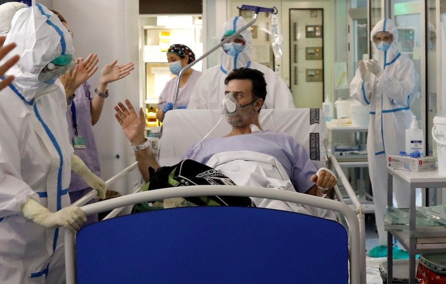 Szpital w Walencji /JUAN CARLOS CARDENAS /PAP/EPA